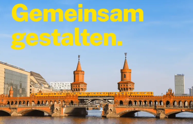Ein Bild der Oberbaumbrücke mit dem Text "Friedrichshain gemeinsam gestalten."